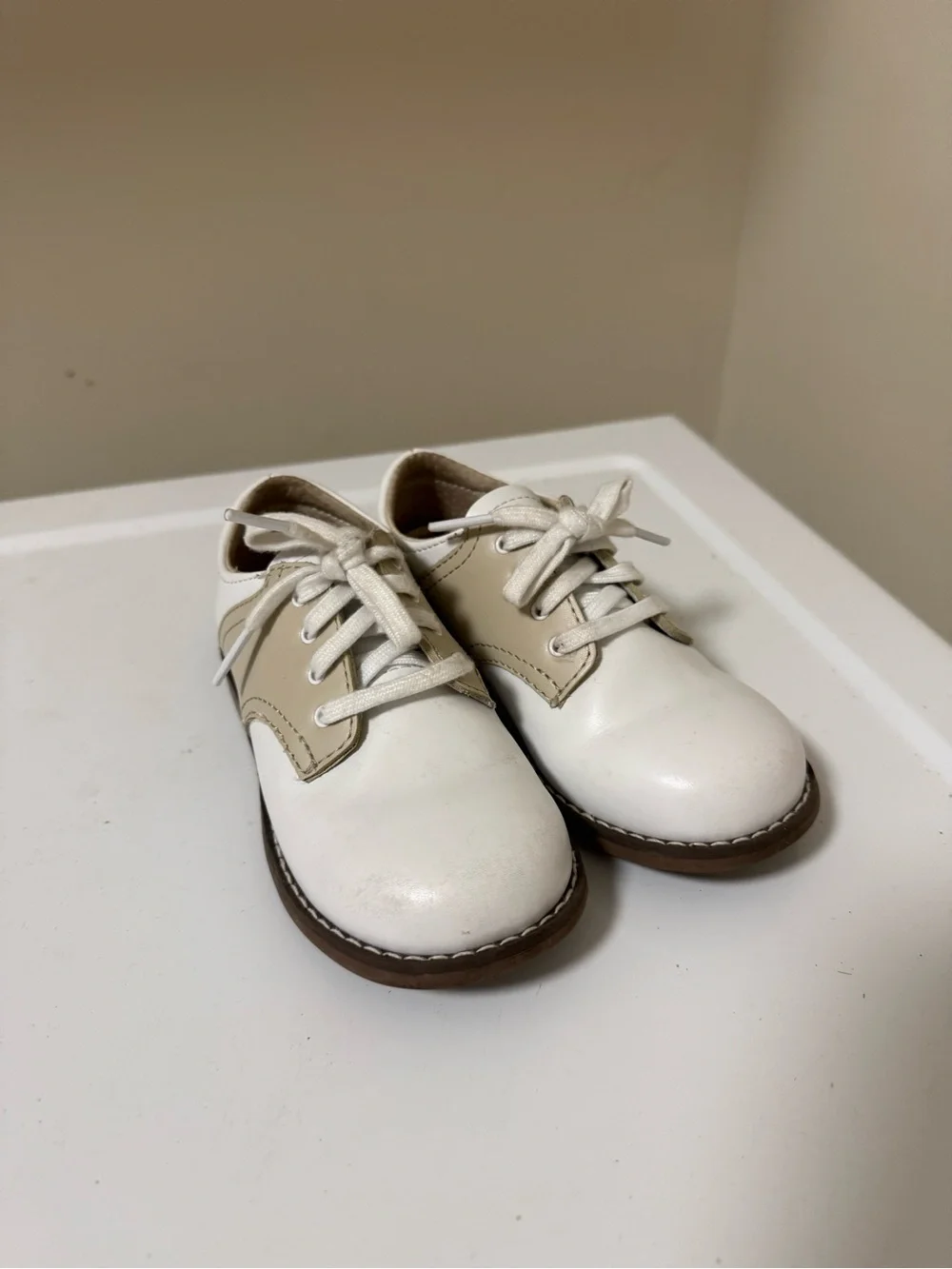 Footmates Kids Two-Tone White and Tan Saddle Lace-Up Shoes